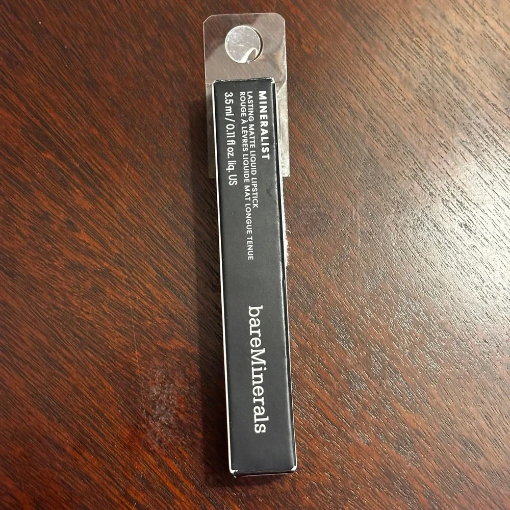 Bare‎ Minerals Mineralist Lasting Matte Liquid Lipstick Color: Brave (c17